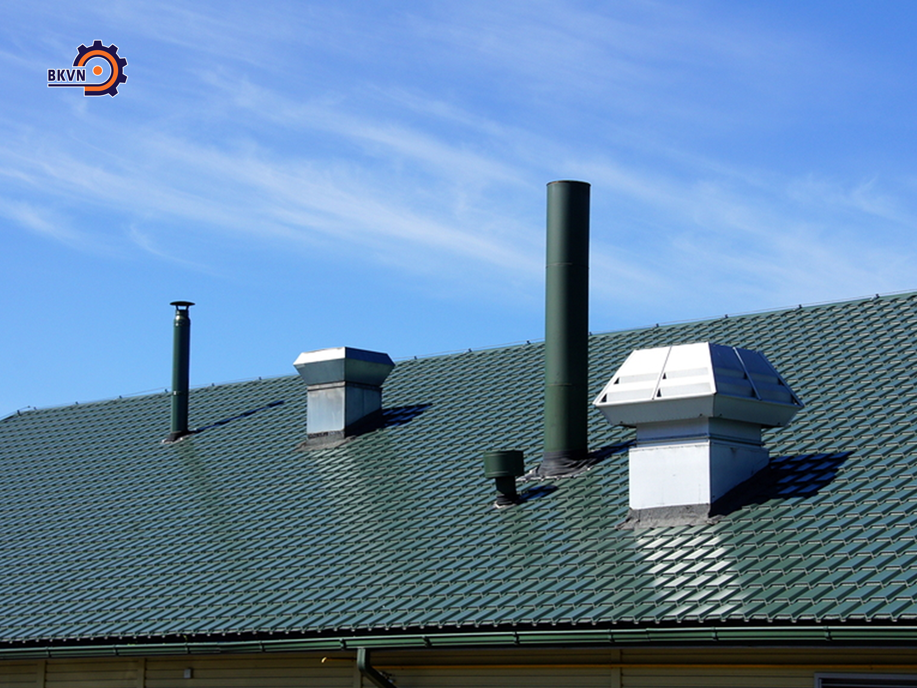 Ống thông gió được lắp đặt trên mái nhà