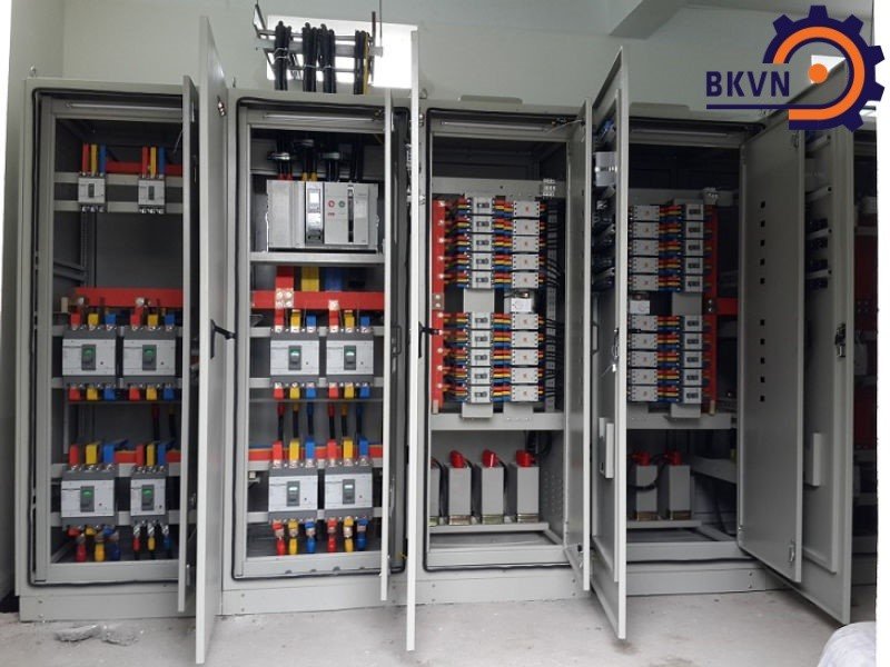 Tủ điện điều khiển trung tâm được sử dụng trong nhiều hệ thống tự động hóa