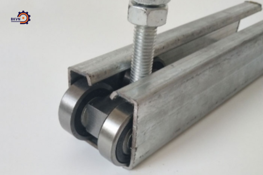 Máng treo cửa lùa sắt là gì?