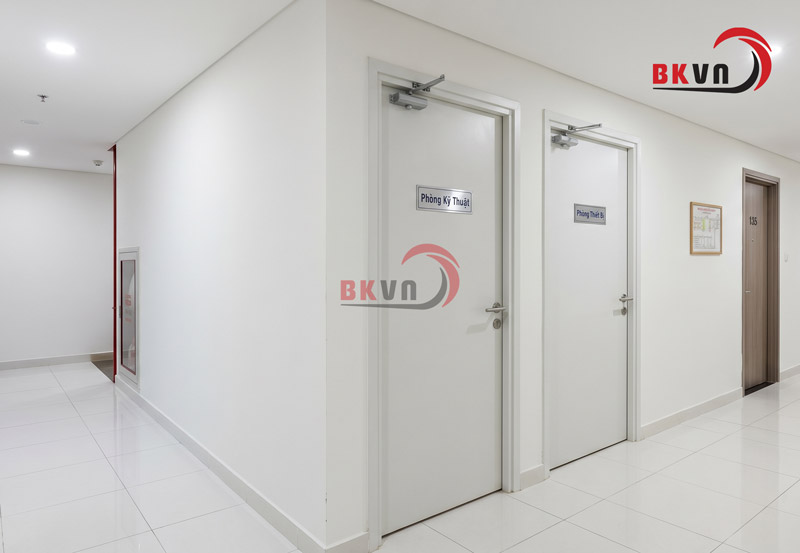 Cửa thép chống cháy sơn tĩnh điện thường lắp tại các phòng kỹ thuật của tòa nhà chung cư