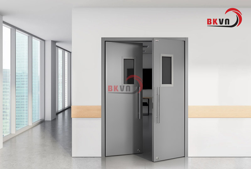Mẫu cửa thép chống cháy 2 cánh có ô kính mở 2 chiều dùng để ngăn cách không gian rộng