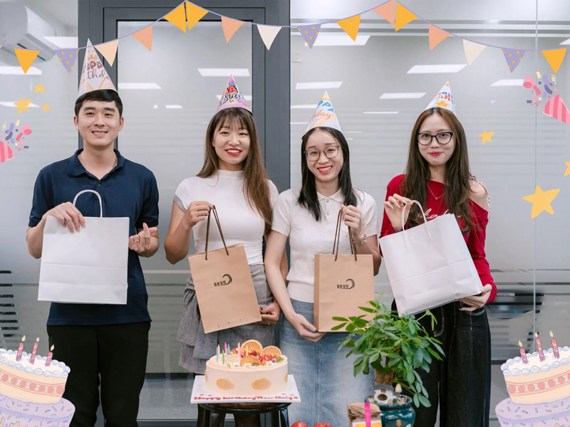 BÁCH KHOA VIỆT NAM - CHÚC MỪNG SINH NHẬT CÁC THÀNH VIÊN THÁNG 2