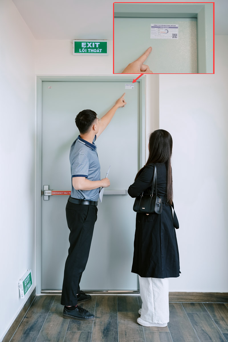 Cửa thép chống cháy BK Door của Bách Khoa Việt Nam đầy đủ tem kiểm định PCCC và giấy tờ liên quan