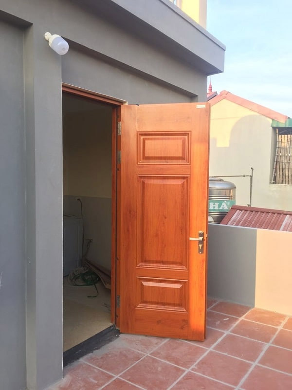 Cửa thép vân gỗ chống cháy sân thượng