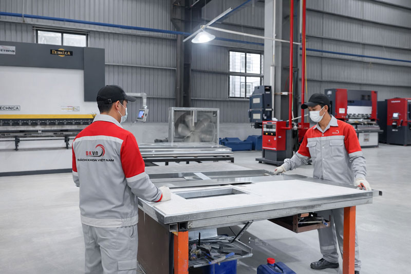 Bách Khoa Việt Nam - Đơn vị cung cấp và thi công cửa chống cháy uy tín tại Việt Nam, có xưởng sản xuất riêng