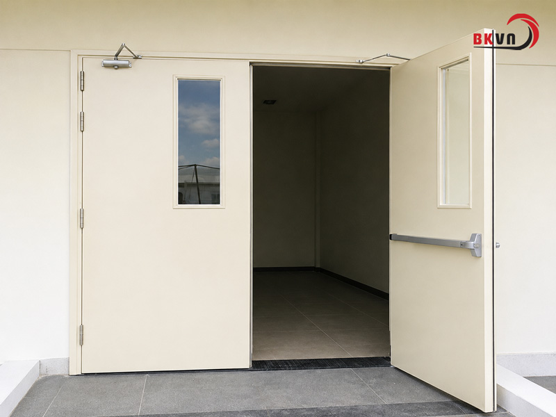 Lý do cửa thoát hiểm nhà xưởng lại là hạng mục bắt buộc trong các công trình nhà xưởng
